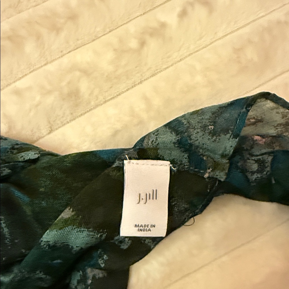 Chic Green Patterned Scarf - Picture 3 of 3